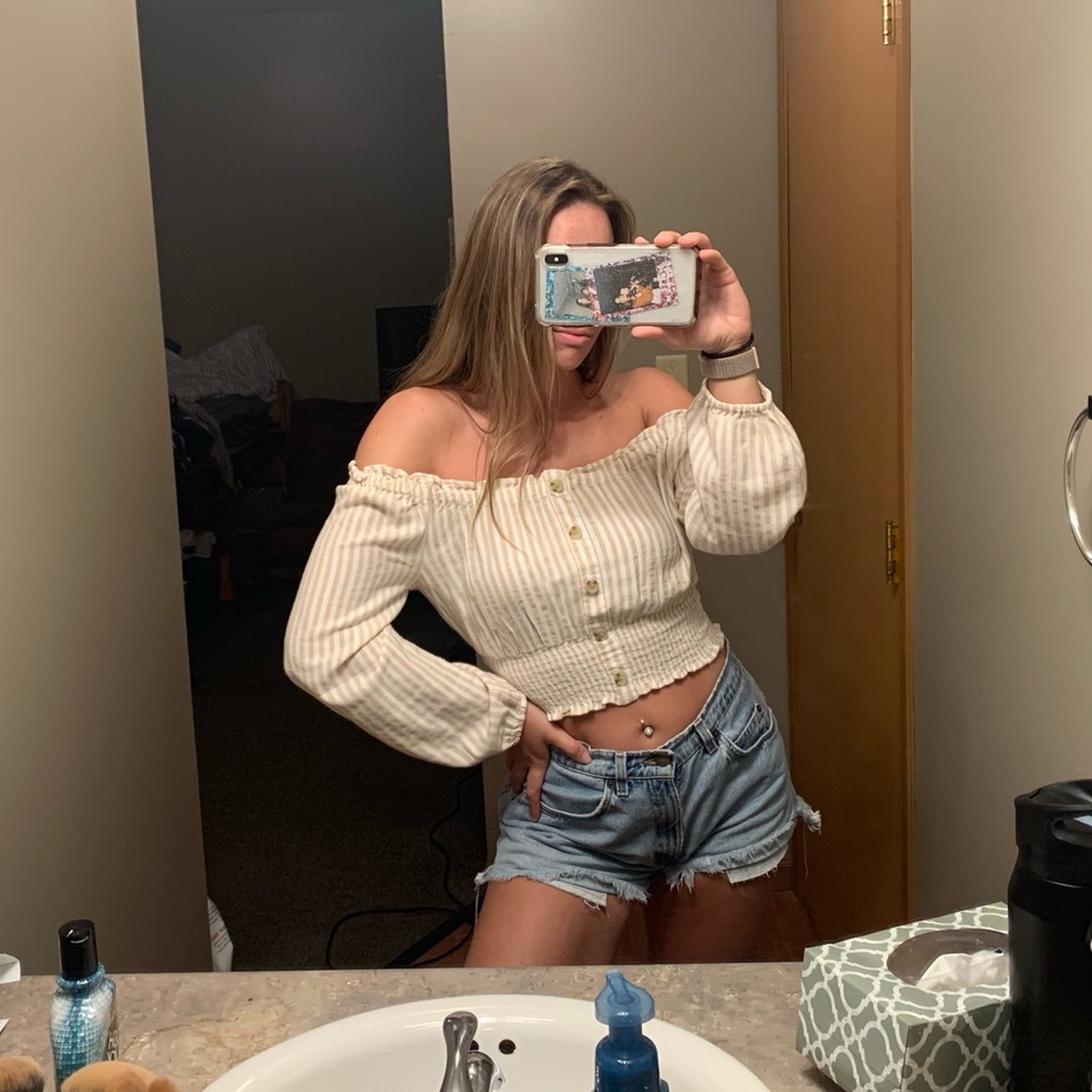 ✨SOLD✨brand new off the shoulder top - size medium